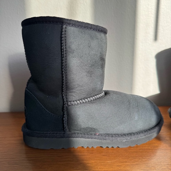 UGG Girls Classic Weather Short Boot in Black Size 1 - Picture 9 of 11